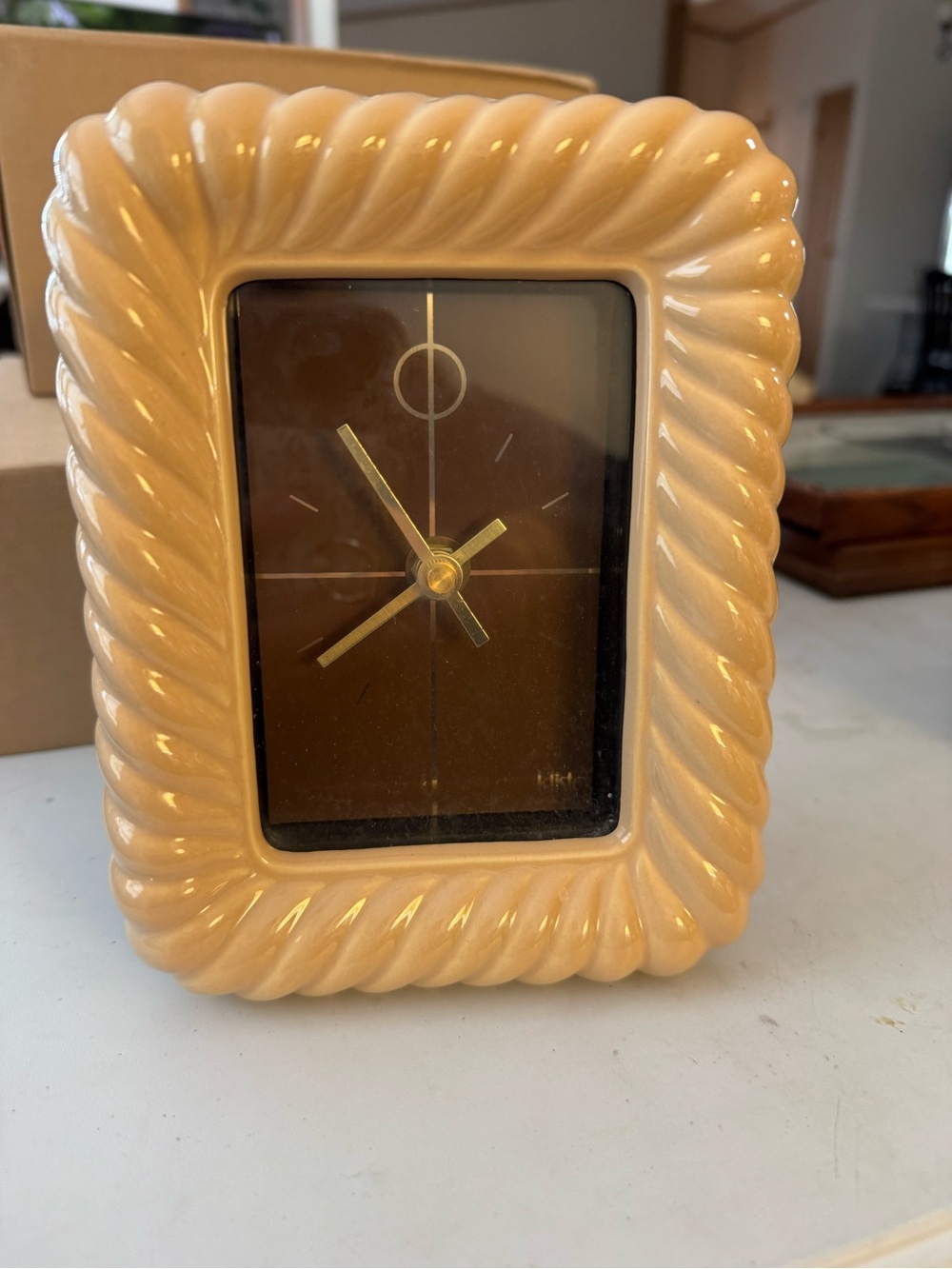 Elegant Vintage Cream Ceramic Table Clock with Twisted Frame